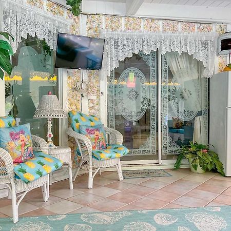 Pams Mermaid House With Riverfront Yard And Lanai! Apartment Weeki Wachee Exterior foto