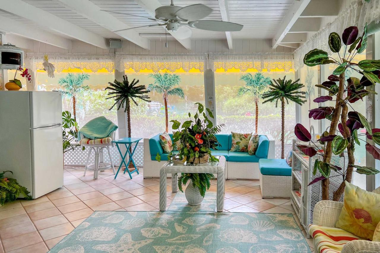 Pams Mermaid House With Riverfront Yard And Lanai! Apartment Weeki Wachee Exterior foto