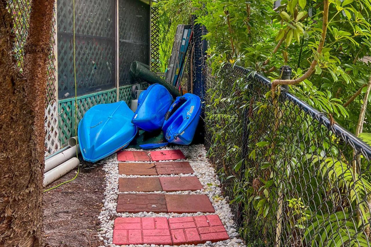 Pams Mermaid House With Riverfront Yard And Lanai! Apartment Weeki Wachee Exterior foto