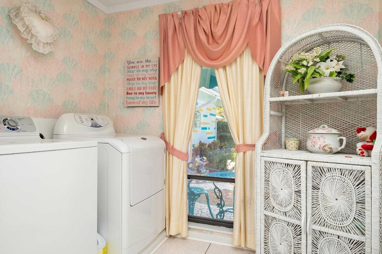 Pams Mermaid House With Riverfront Yard And Lanai! Apartment Weeki Wachee Exterior foto